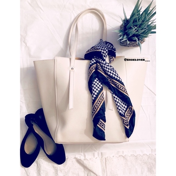 Handbags - White/Cream Tote Handbag